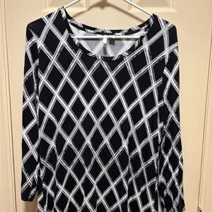 Women's Black & White Geometric Long-Sleeve Top